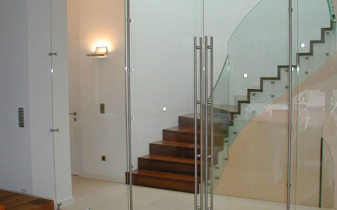 Drehtüren aus Edelstahl oder Aluminium